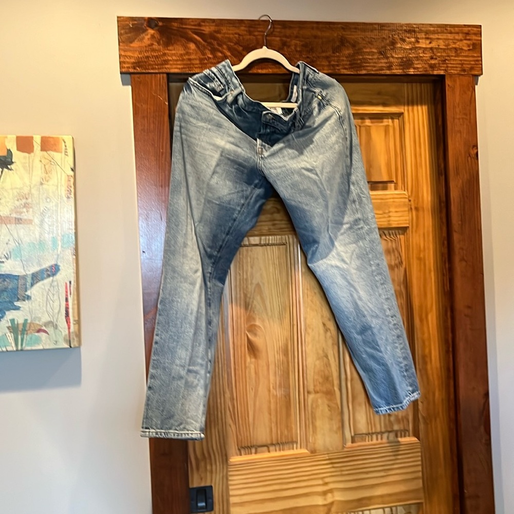 Frame Le Slouch distressed jeans. Size 29